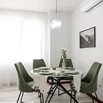 Didi's Designer Sofya