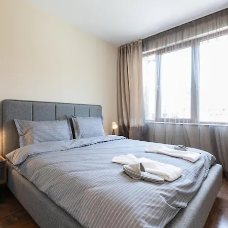 Didi's Designer Daire Sofya