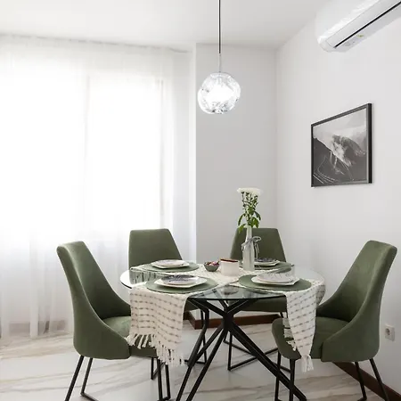 Didi's Designer Sofya