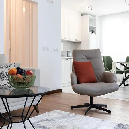 Didi's Designer Daire Sofya