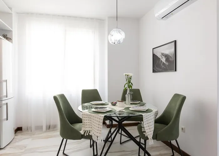 Didi's Designer Sofía